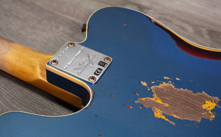 Fender Custom Shop 1960 Telecaster Custom Heavy Relic, azul Lake Placid envejecido sobre chocolate Sunburst de 3 colores 