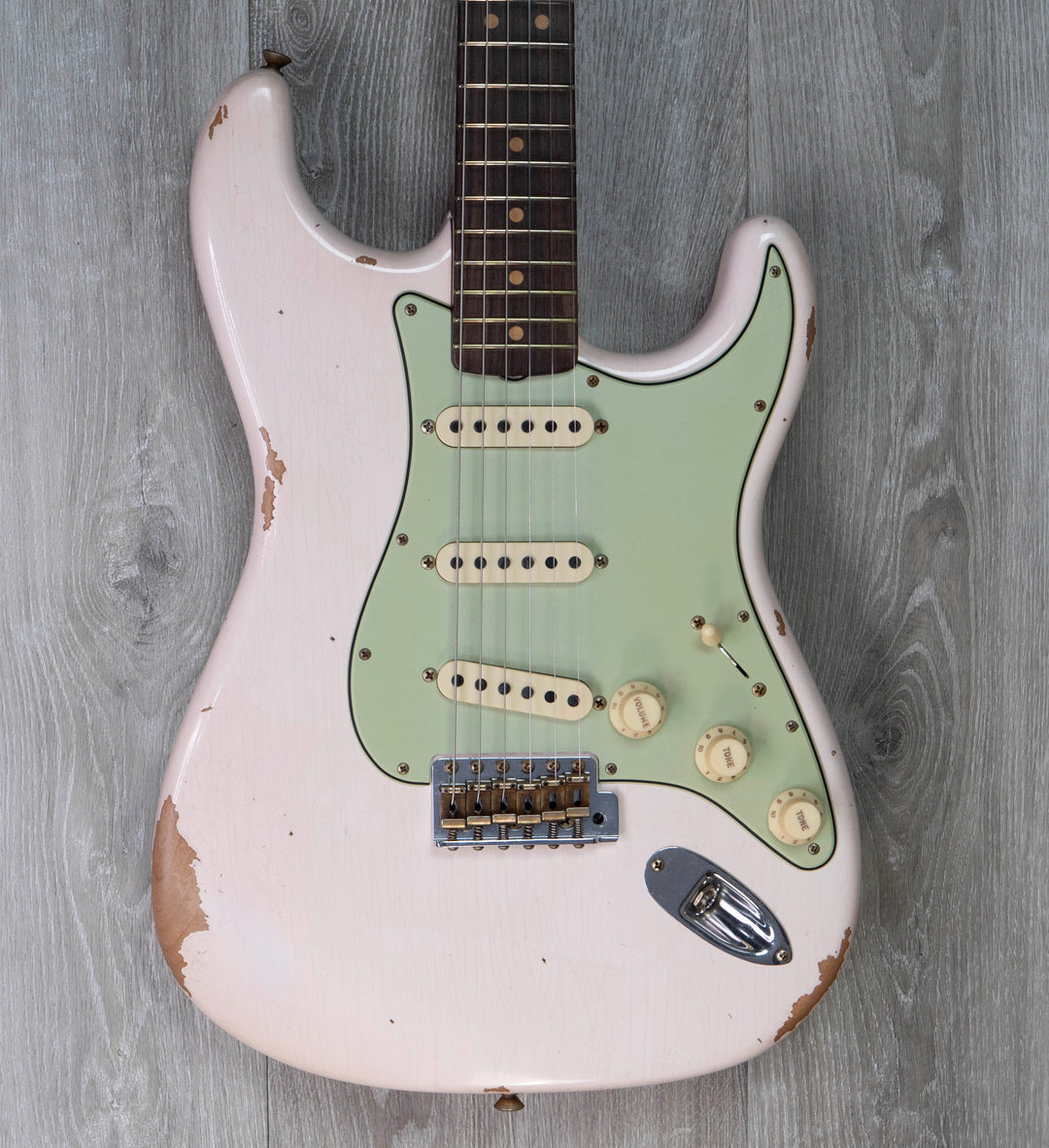 Fender Custom Shop 1963 Stratocaster® Journeyman Relic avec accastillage Closet Classic, touche en palissandre, blanc olympique vieilli