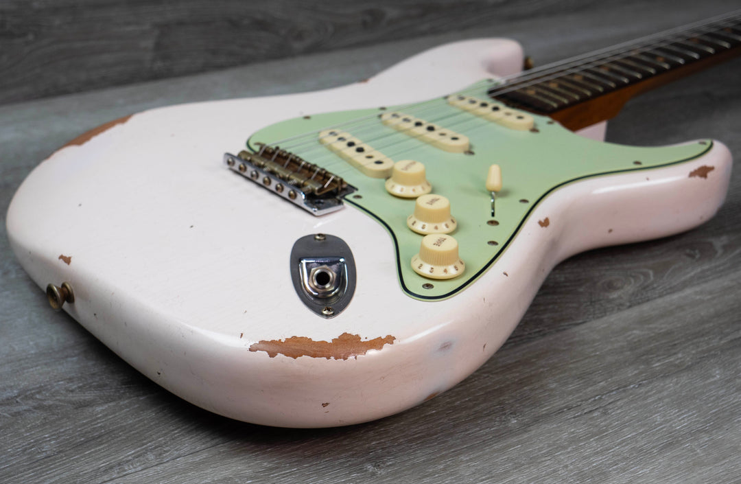 Fender Custom Shop 1963 Stratocaster® Journeyman Relic con herrajes Closet Classic, diapasón de palisandro, blanco olímpico envejecido