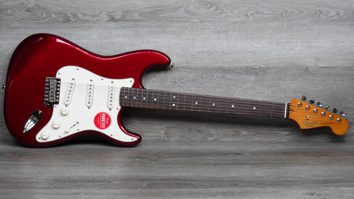 Squier Classic Vibe 60s Stratocaster, touche en laurier, rouge Candy Apple