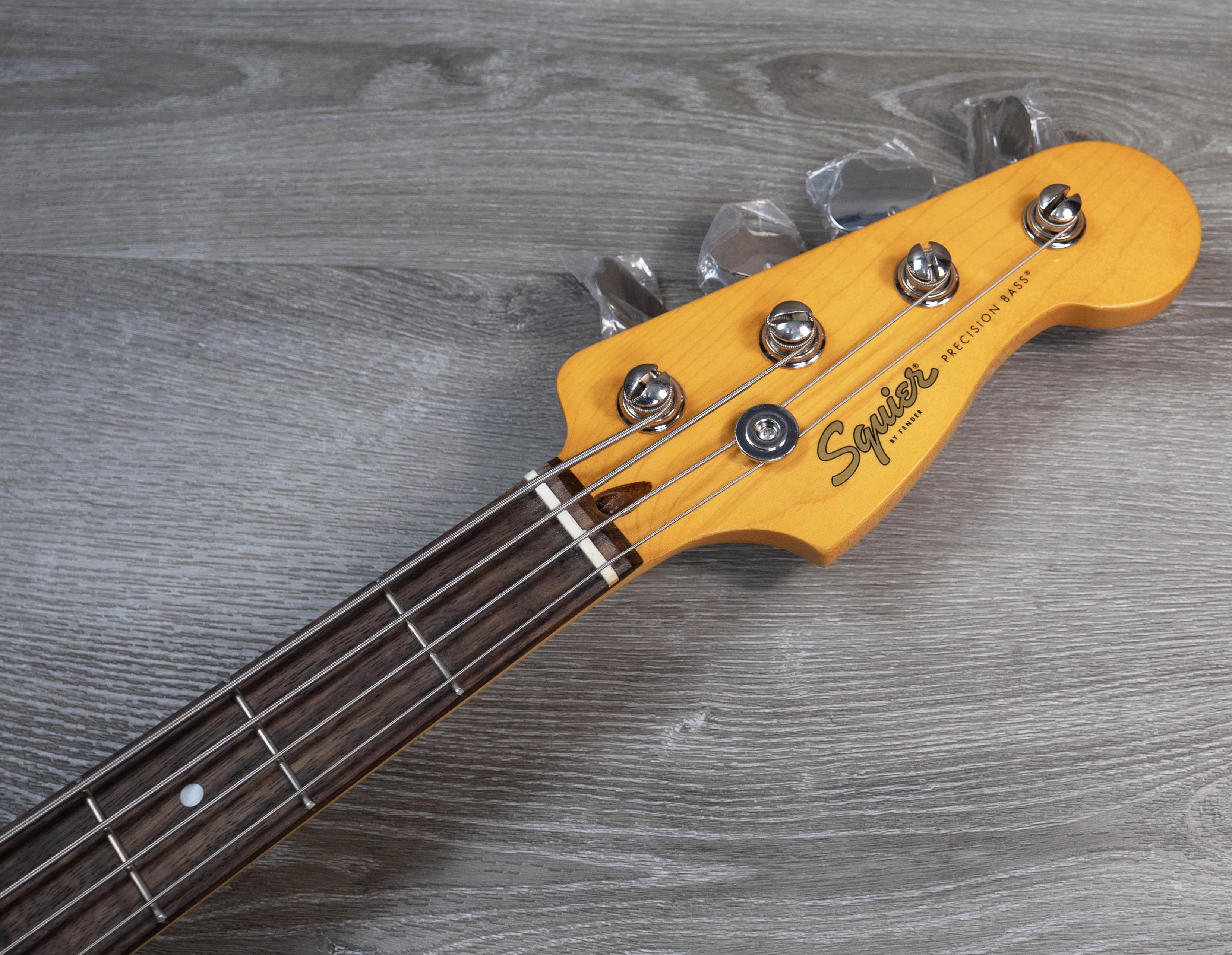 Squier Classic Vibe 60s Precision Bass, Laurel Fingerboard, 3