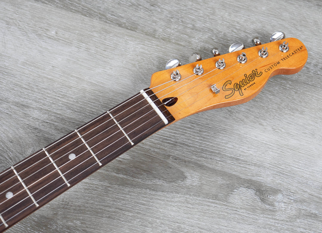 Squier FSR Classic Vibe '60s Custom Esquire, diapasón de laurel, color negro 