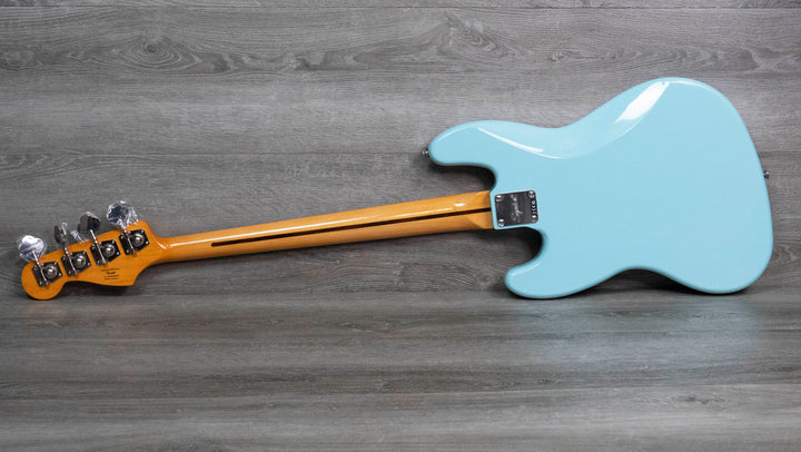 Bajo Squier Classic Vibe 60s Jazz Bass, diapasón de laurel, azul Daphne