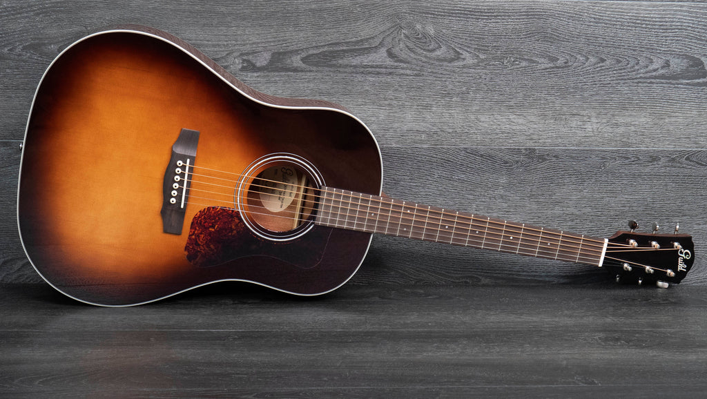 Guild　DS-240 MEMOIR Guitarra dreadnought Guild DS-240 Memoir con hombros inclinados