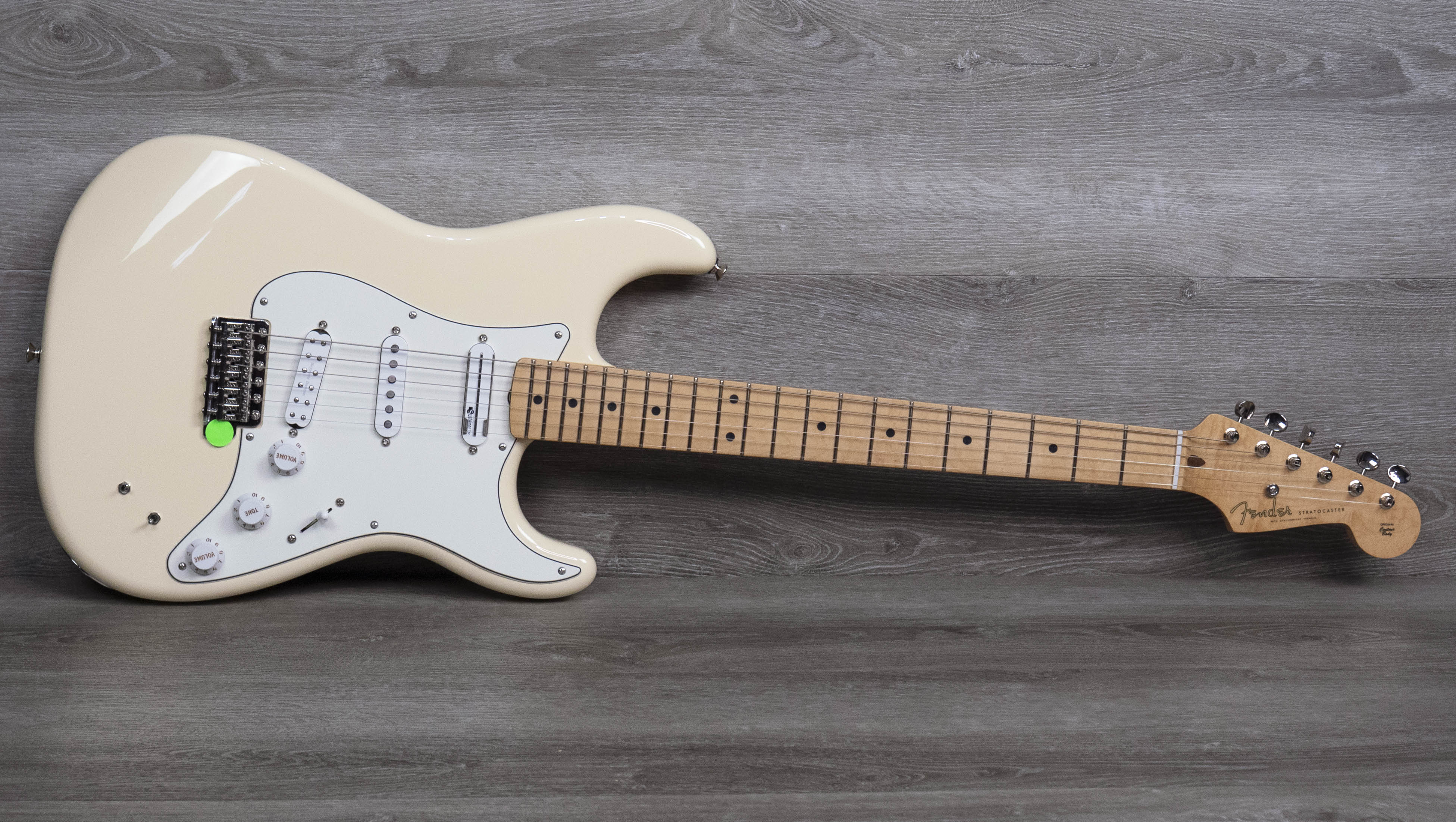 Fender EOB Stratocaster Maple Fingerboard Olympic White A Strings