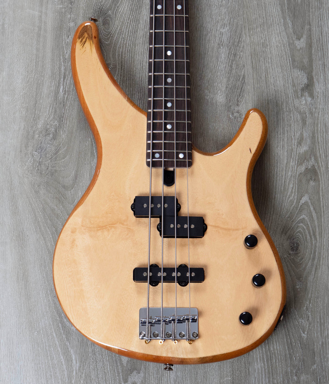 Bajo eléctrico Yamaha TRBX174EW, madera exótica