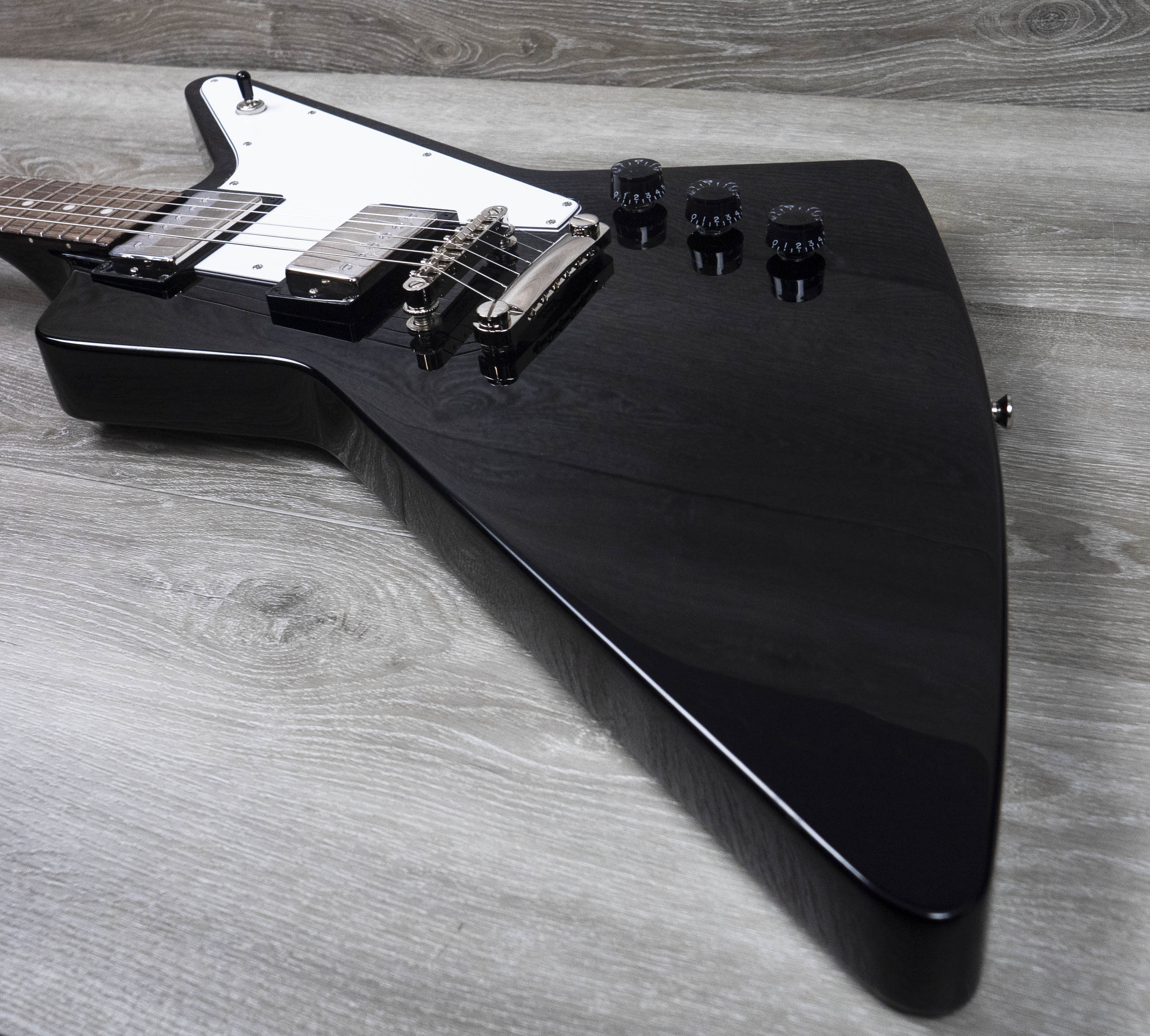 Epiphone Inpired by Gibson Explorer, Ebony – A Strings
