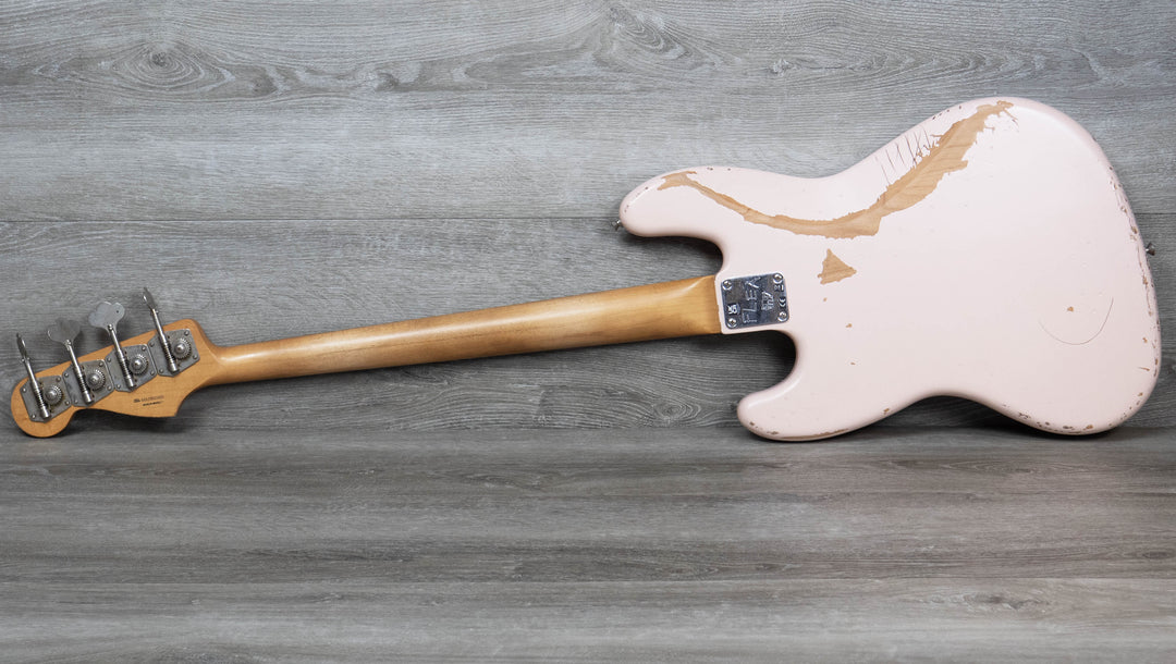 Fender Flea Jazz Bass, touche en palissandre, coque rose usée