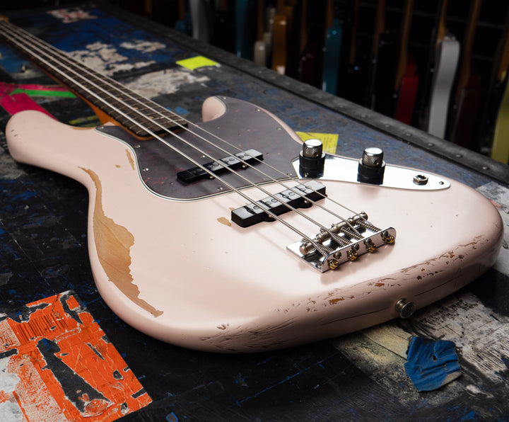 Fender Flea Jazz Bass, touche en palissandre, coque rose usée