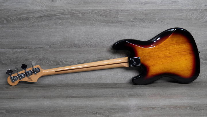 Bajo de jazz sin trastes Squier Classic Vibe 60s usado, Sunburst