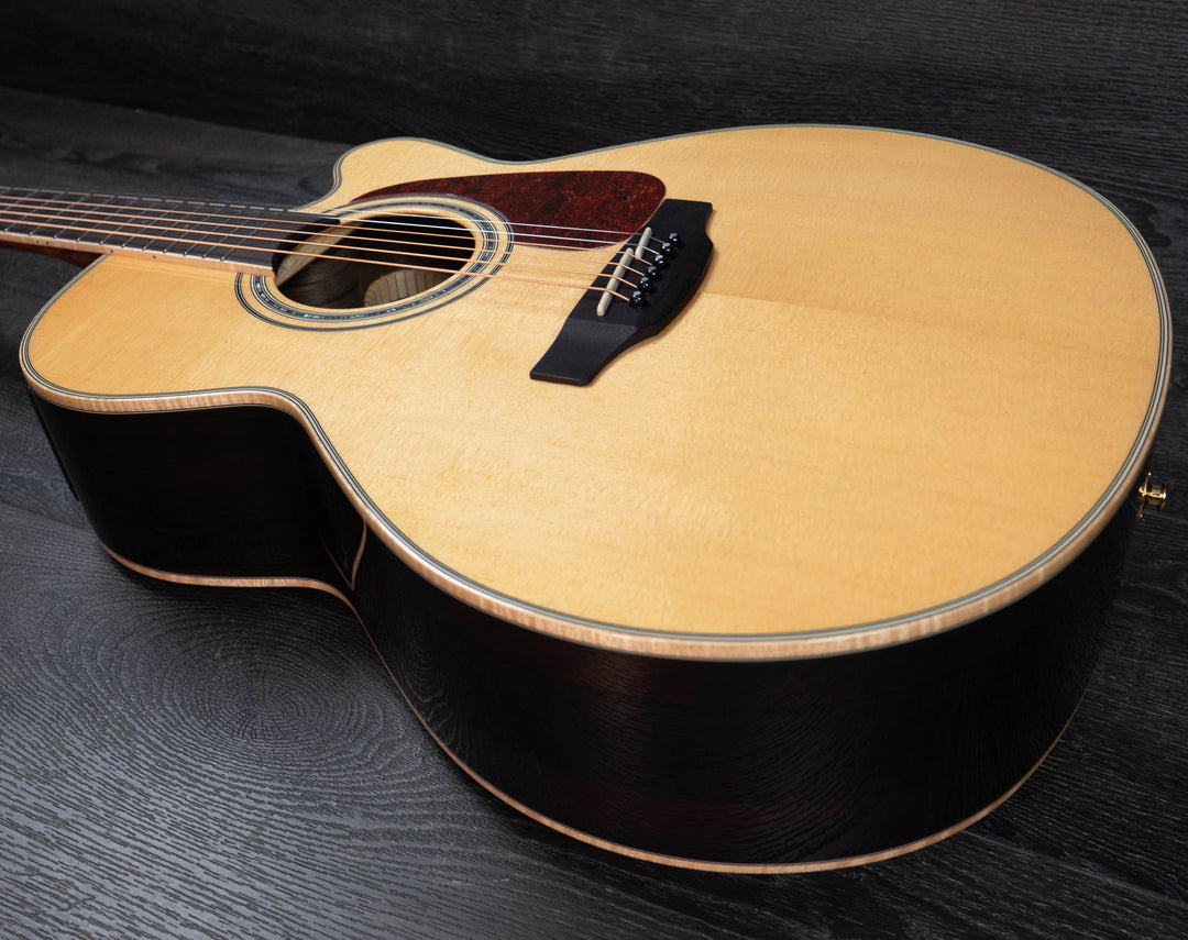 Takamine GN90CE Solid Spruce Top, Ziricote Back