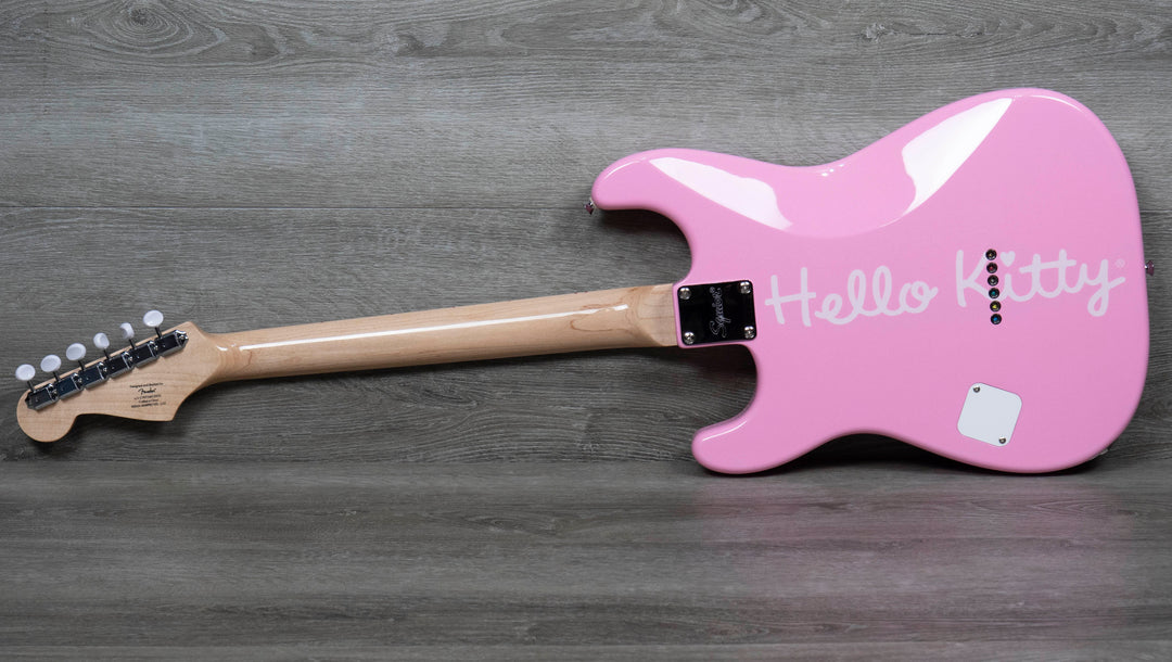 Squier Édition limitée Hello Kitty Stratocaster avec housse de transport, touche en érable, rose