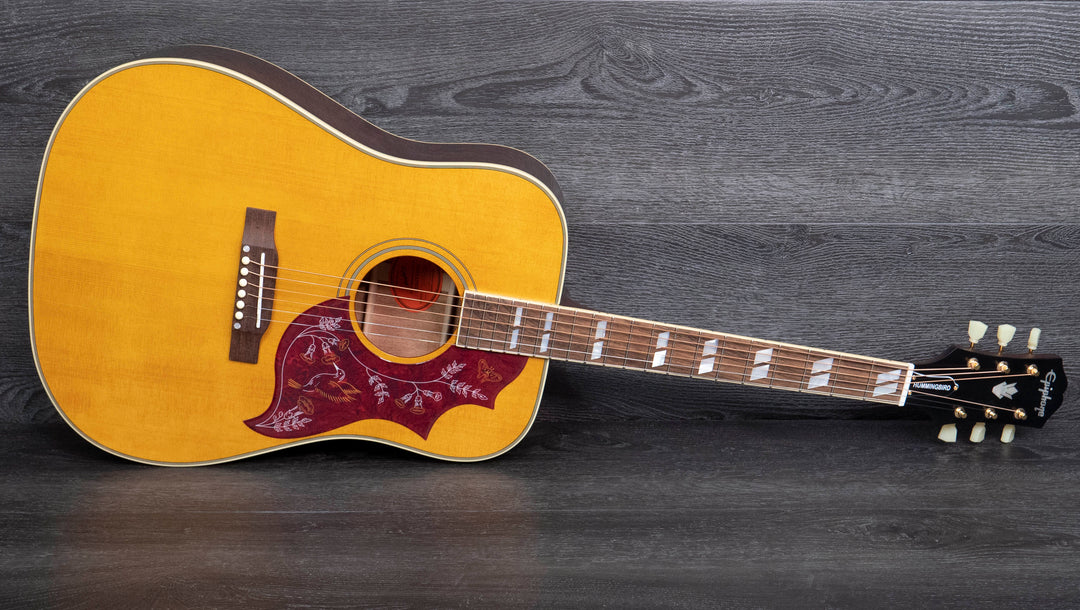 Epiphone inspiré par Gibson Hummingbird, finition naturelle vieillie et brillante 