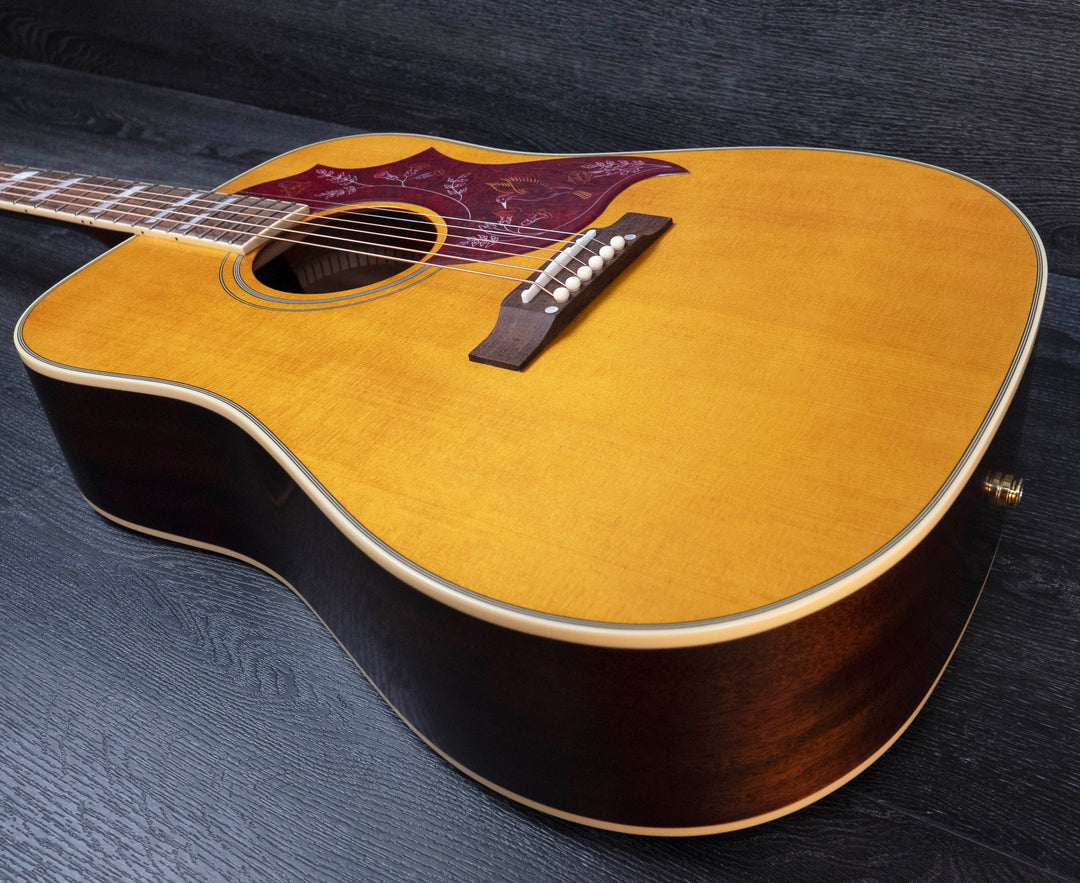 Epiphone inspiré par Gibson Hummingbird, finition naturelle vieillie et brillante 