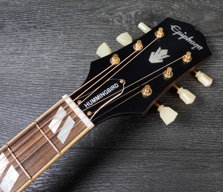 Epiphone inspiré par Gibson Hummingbird, finition naturelle vieillie et brillante 