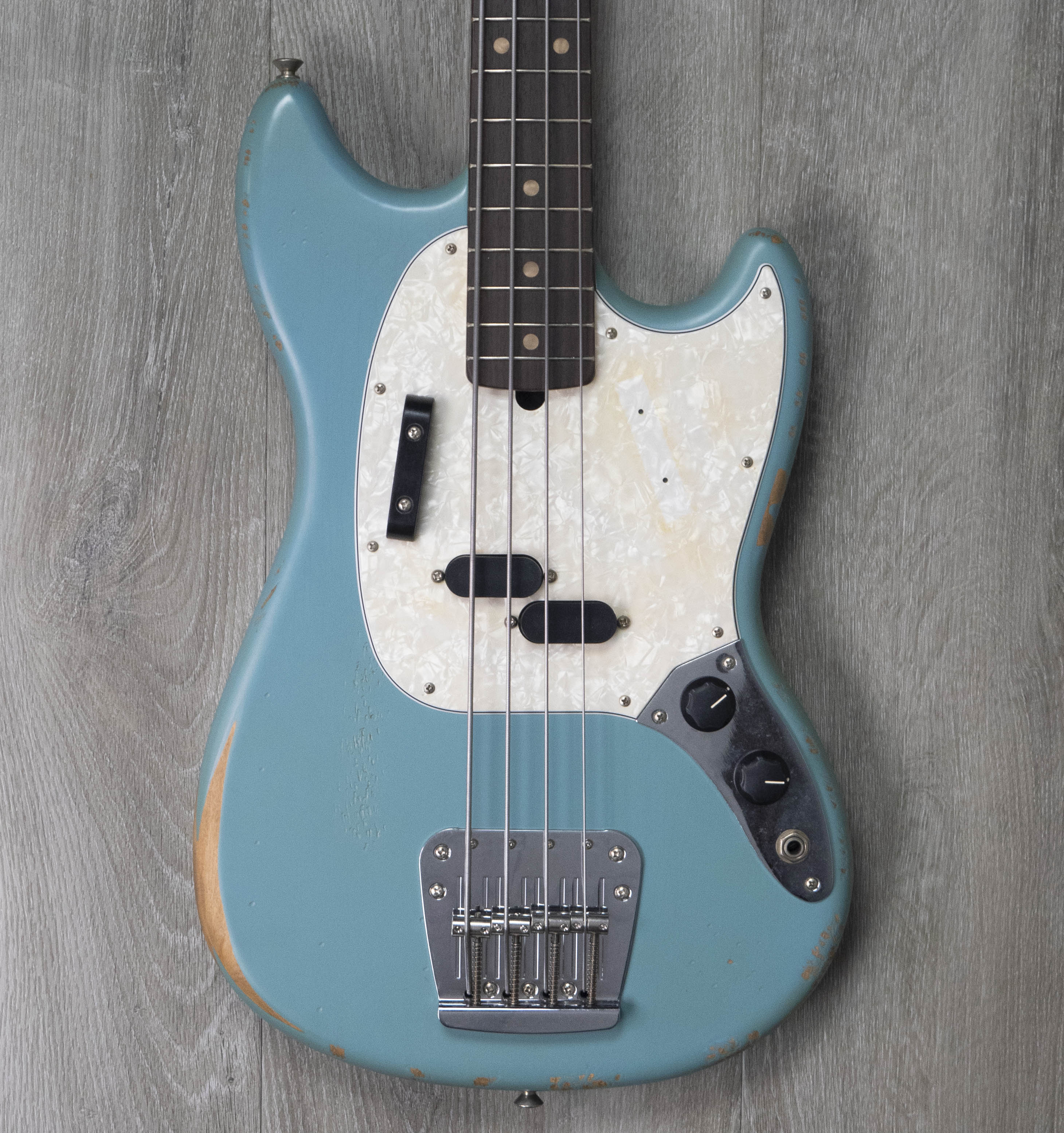 Fender JMJ Road Worn Mustang Bass, Rosewood Fingerboard, Faded