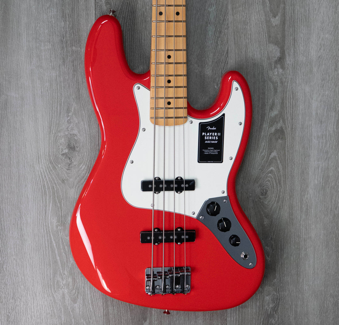 Bajo Fender Player II Jazz Bass, diapasón de arce, color rojo coral