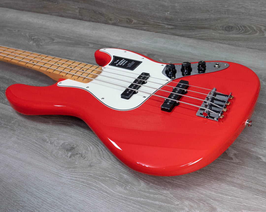 Bajo Fender Player II Jazz Bass, diapasón de arce, color rojo coral