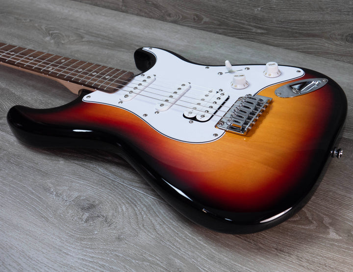 Squier Affinity Series Stratocaster Junior HSS, touche en laurier, pickguard blanc, Sunburst 3 couleurs