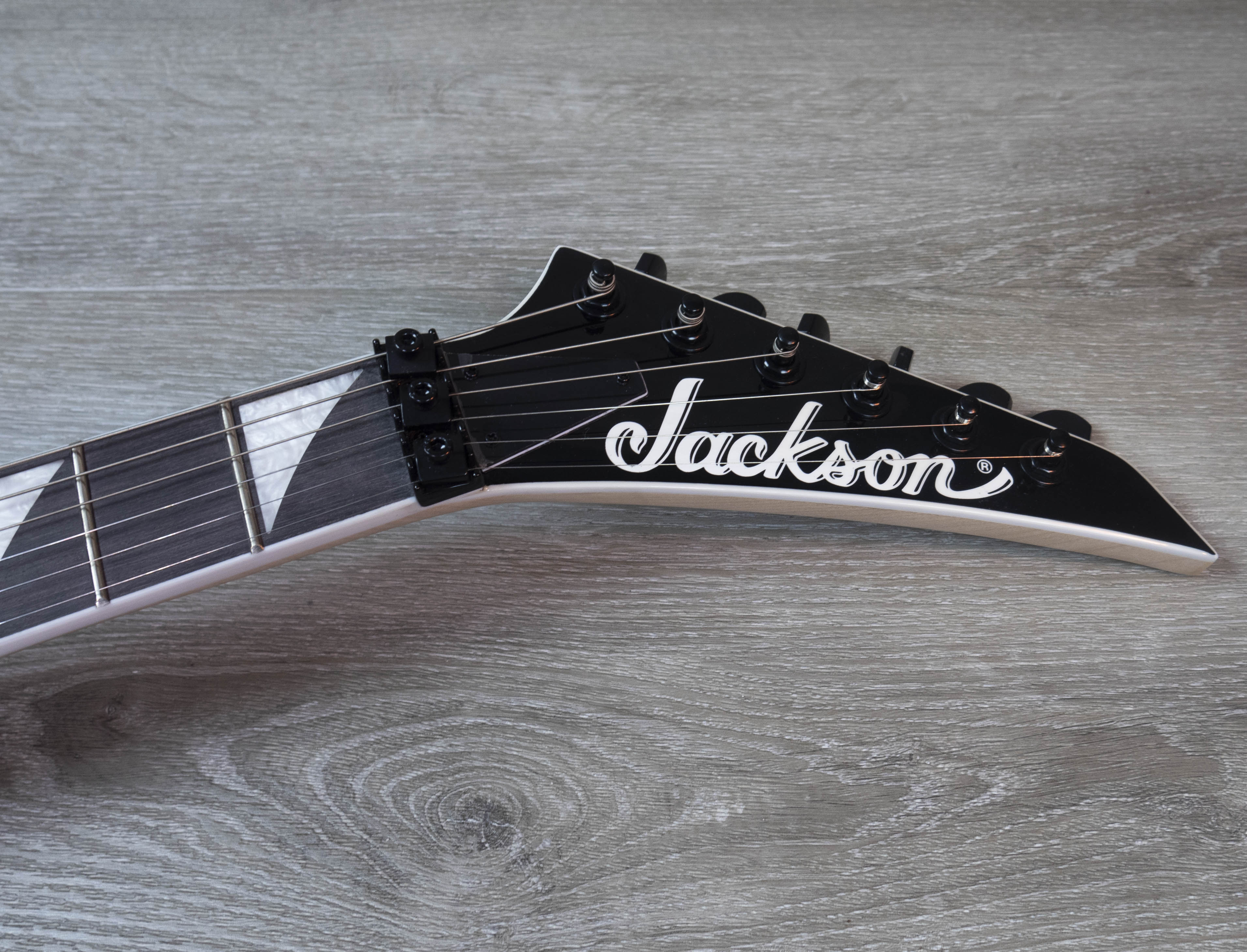 Jackson JS Series King V JS32, Amaranth Fingerboard, White with