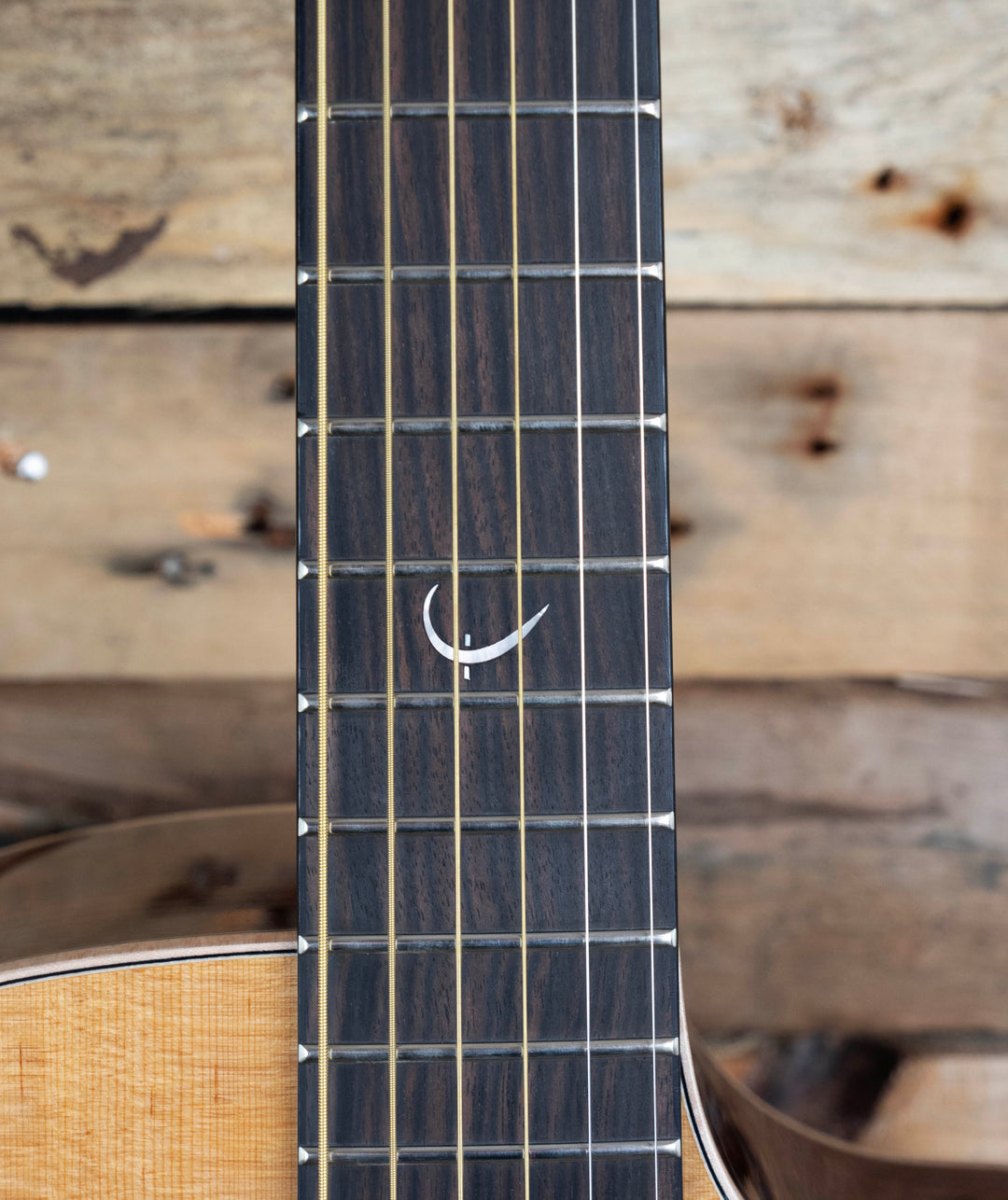 Guitarra electroacústica Faith Legacy Dark Roast Earth, caoba africana khaya maciza, tapa torrefacta