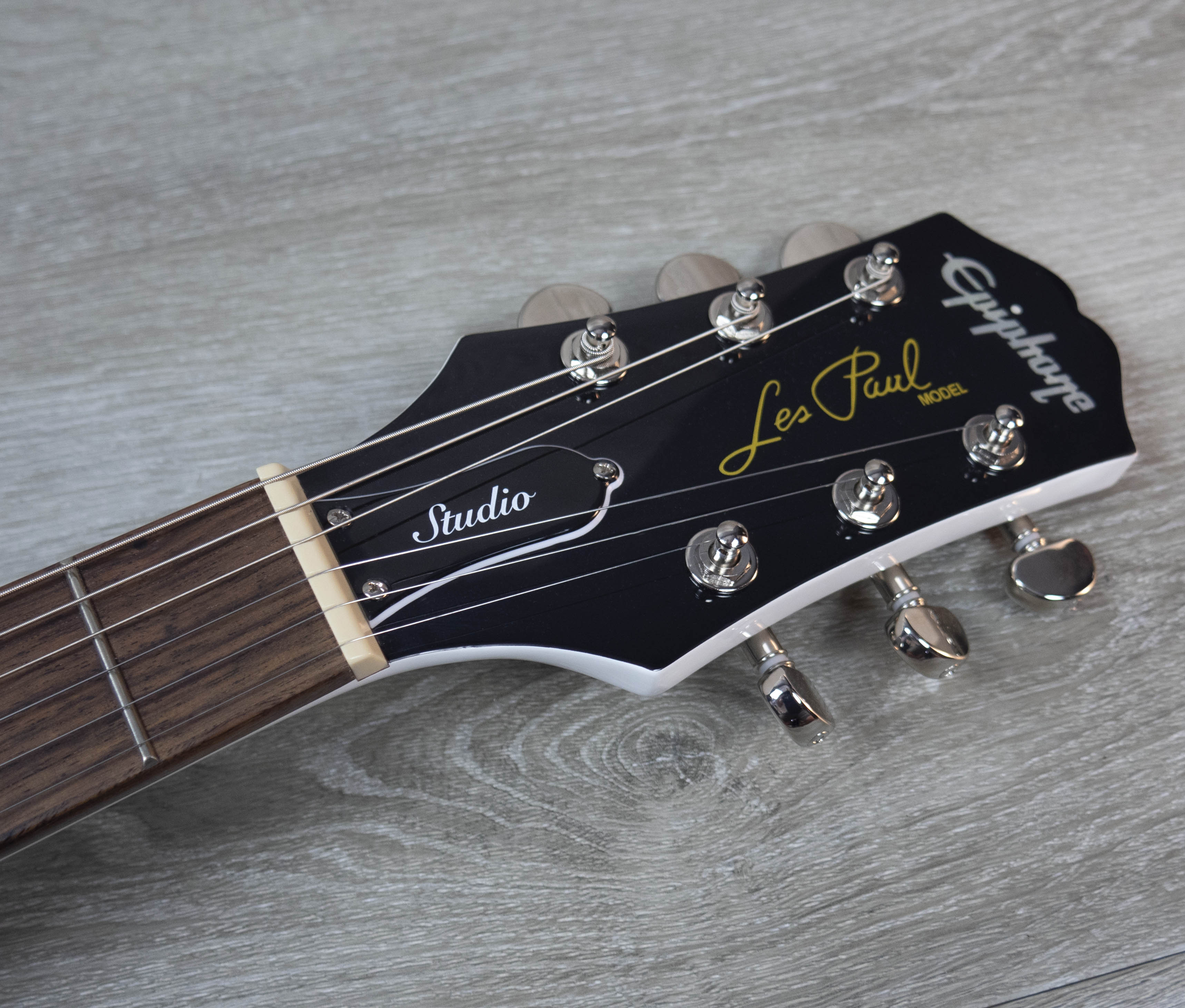 Epiphone Les Paul Studio, Alpine White – A Strings