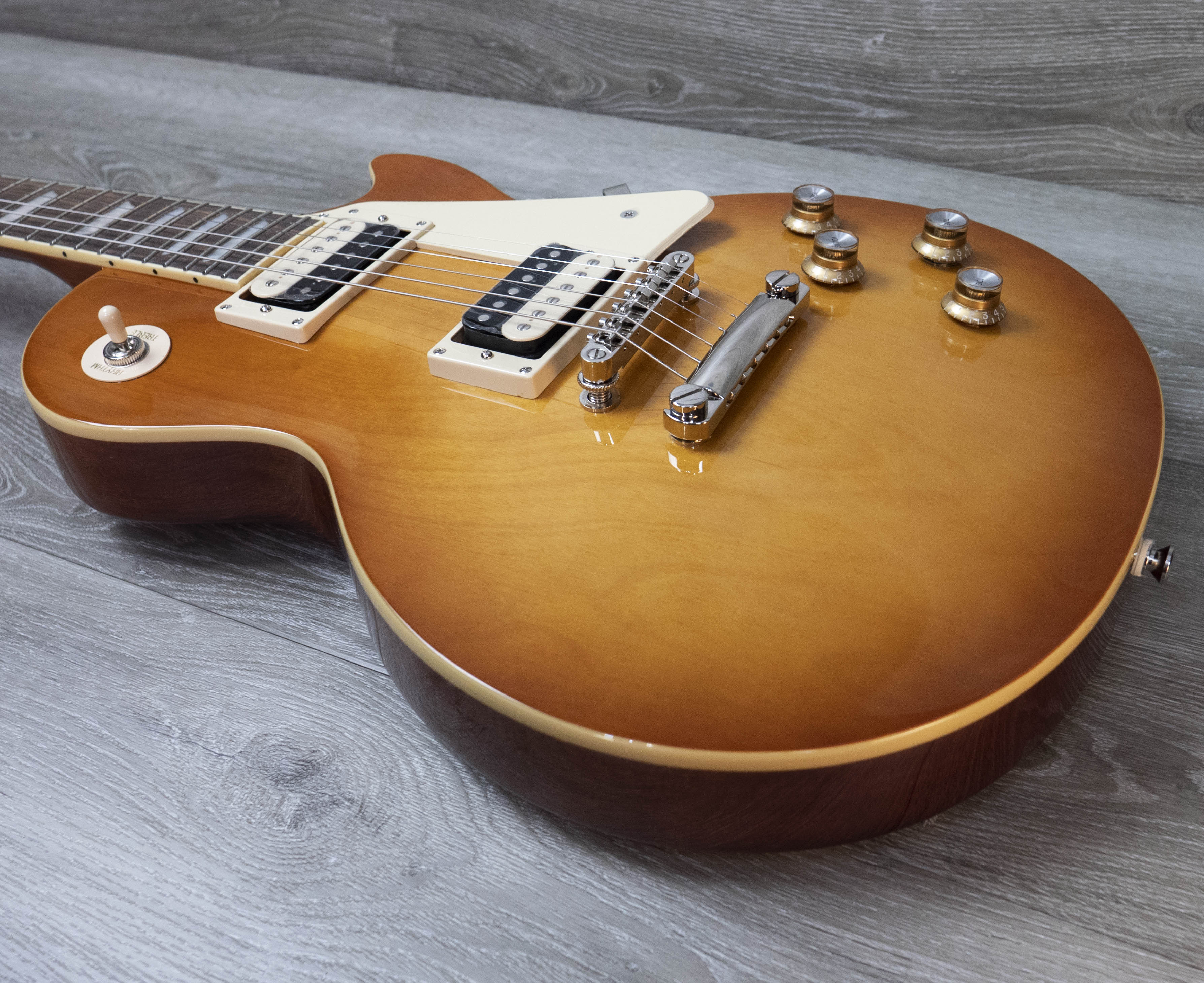 【大幅値下げ】Epiphone Les Paul Classic Epiphone Les Paul Classic, Honeyburst – A Strings