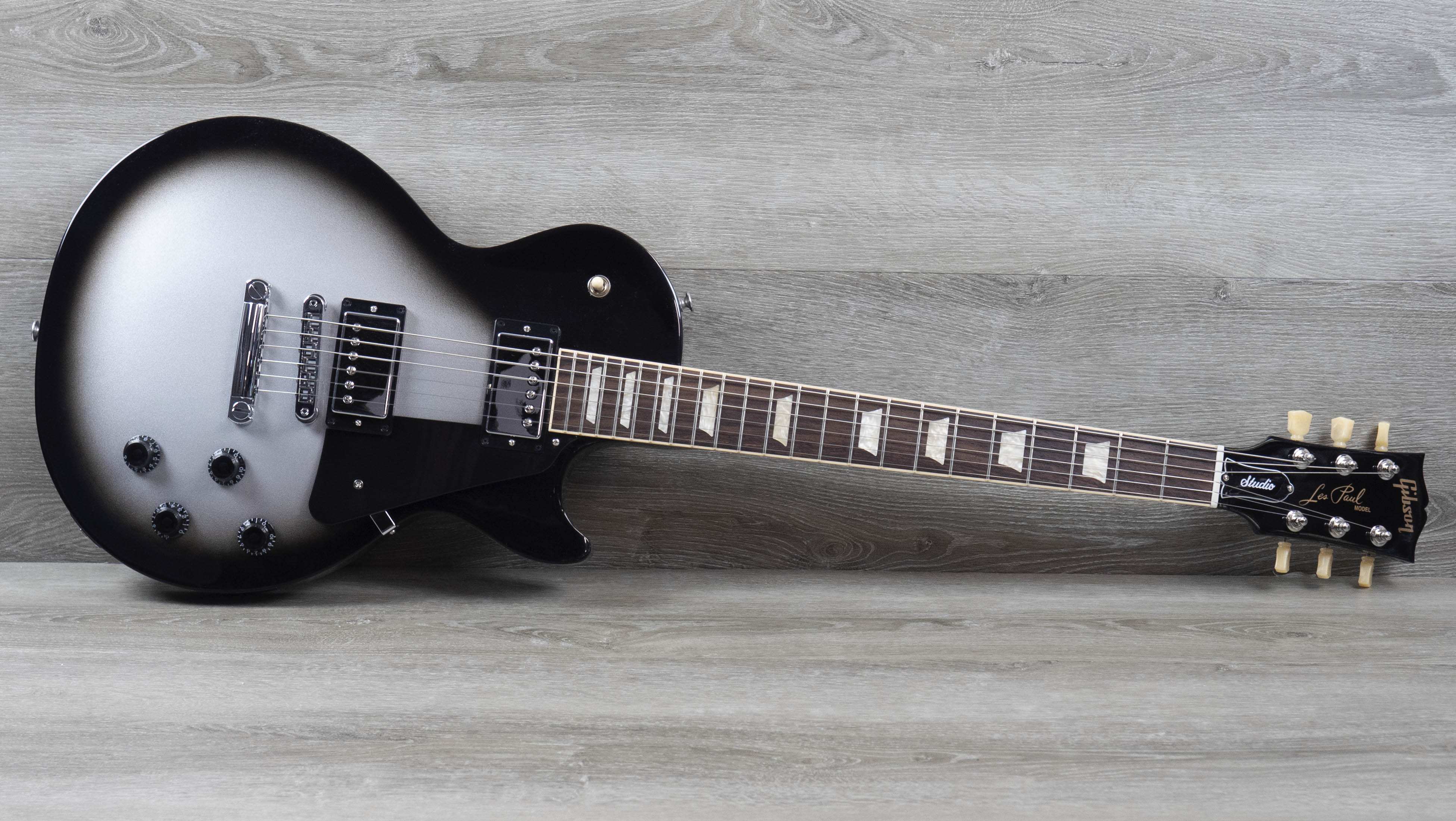Gibson Les Paul Studio Dealer Exclusive, Silverburst – A Strings