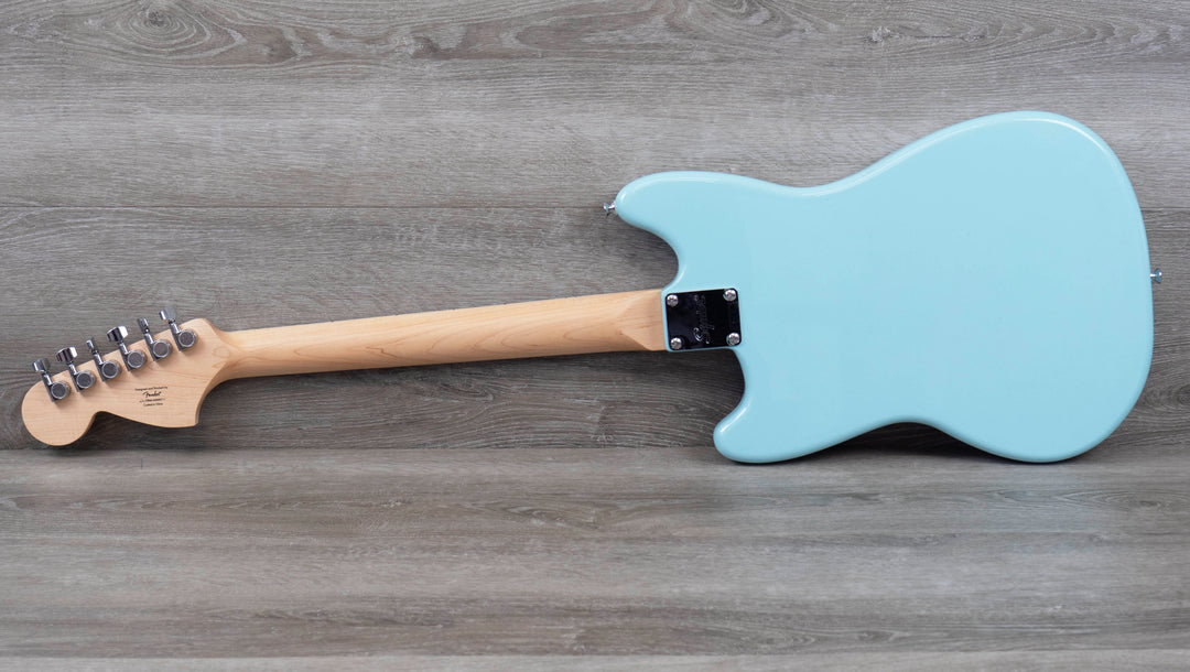 Squier Sonic Mustang, Maple Fingerboard, White Pickguard, Daphne Blue