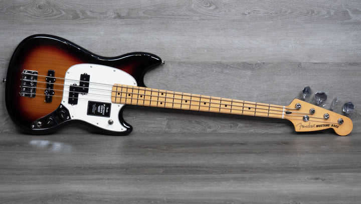 Fender Player II Mustang Bass PJ, touche en érable, finition Sunburst 3 couleurs