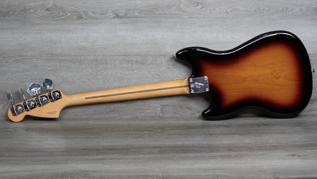 Bajo Fender Player II Mustang PJ, diapasón de arce, acabado Sunburst de 3 colores