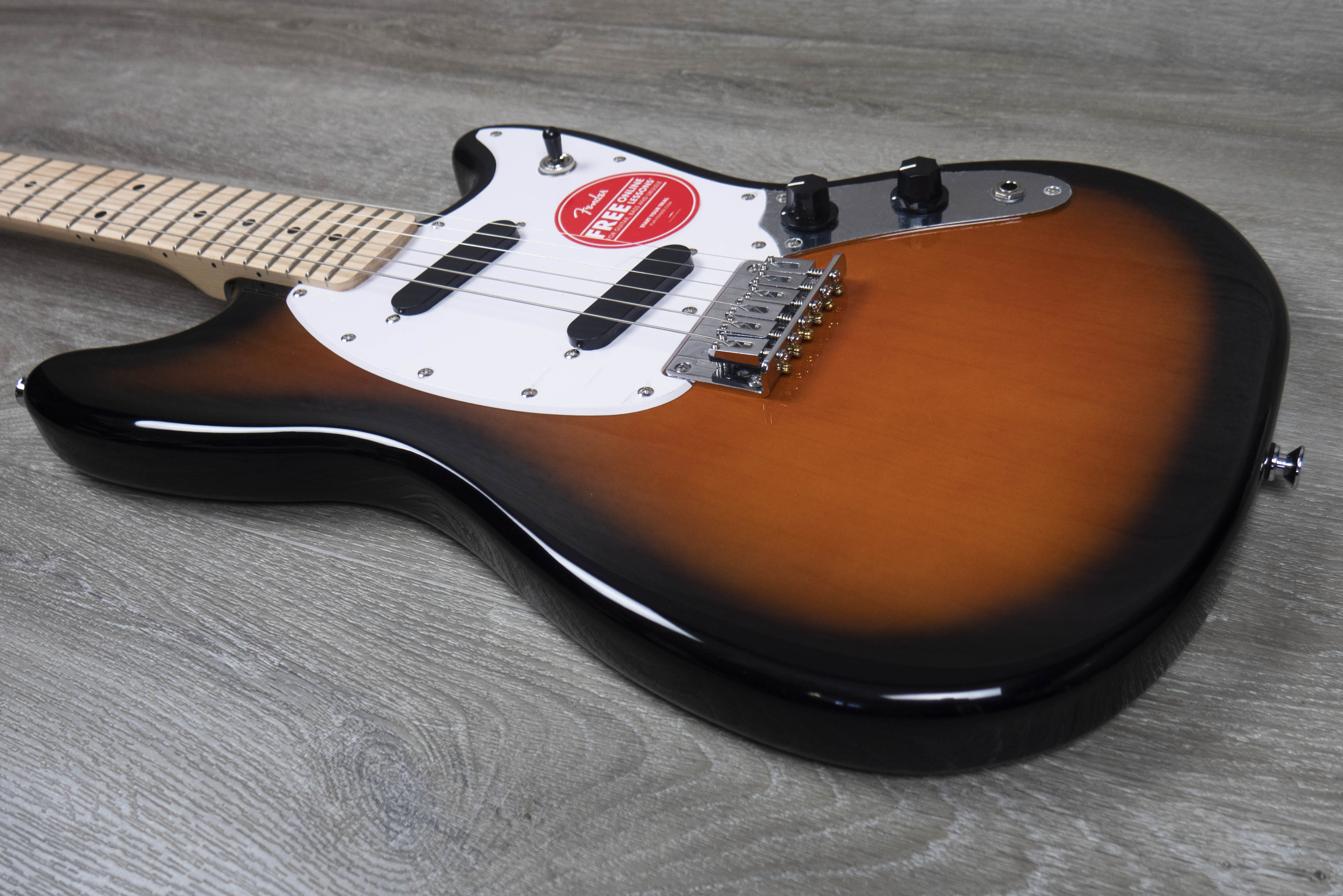 Squier Sonic Mustang, Maple Fingerboard, White Pickguard, 2