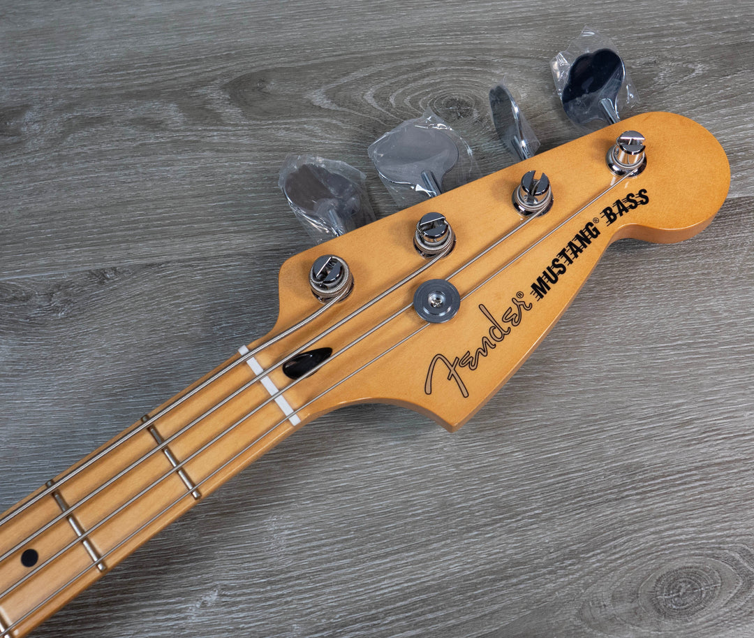 Fender Player II Mustang Bass PJ, touche en érable, finition Sunburst 3 couleurs