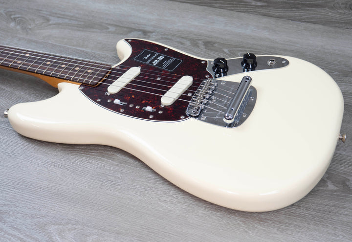 Fender Vintera III Mid '60s Mustang, Rosewood Fingerboard, Olympic White
