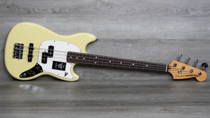 Bajo Fender Player II Mustang PJ, diapasón de palisandro, amarillo Hialeah