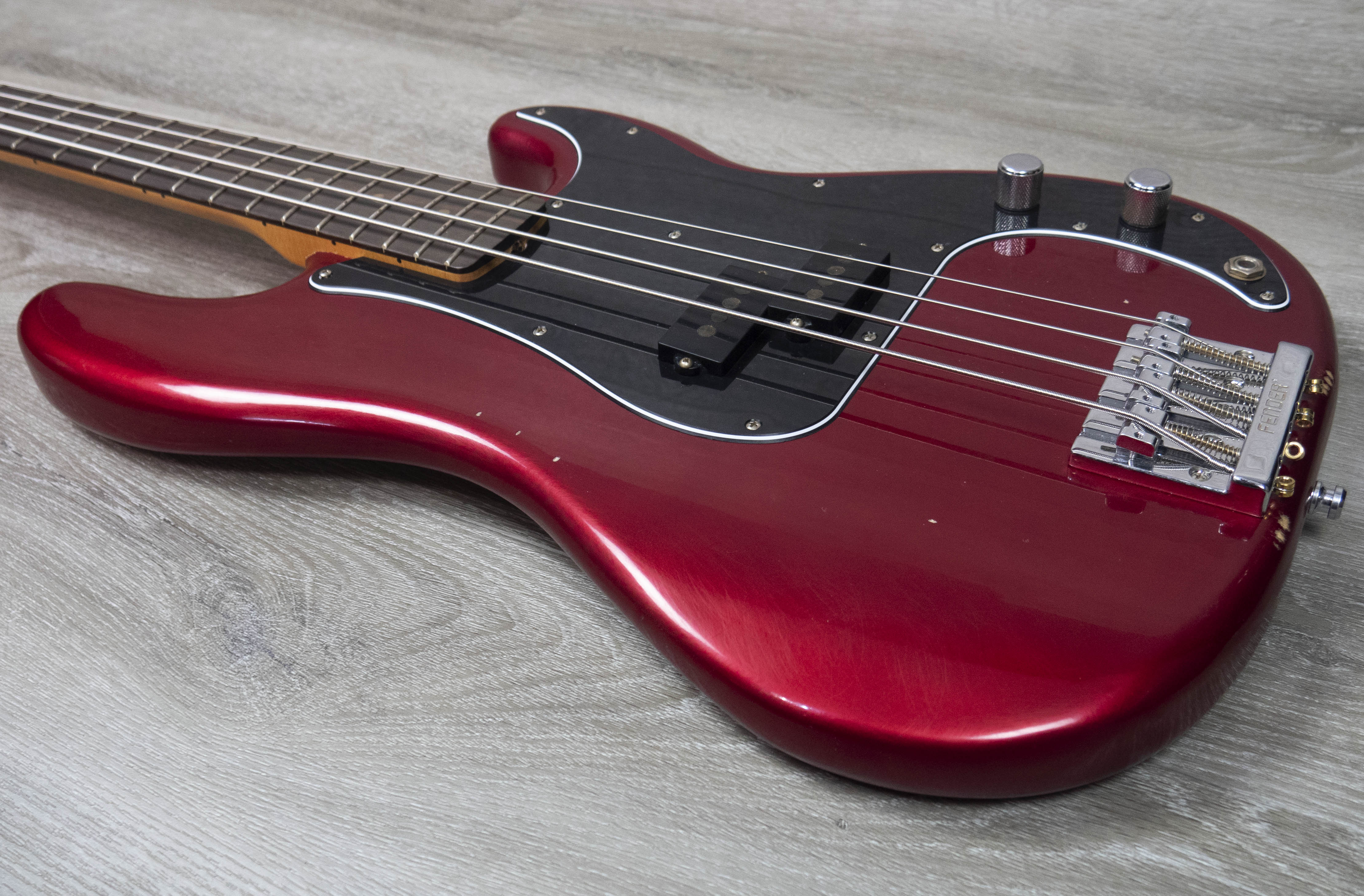 Fender Nate Mendel P Bass, Rosewood Fingerboard, Candy Apple Red 