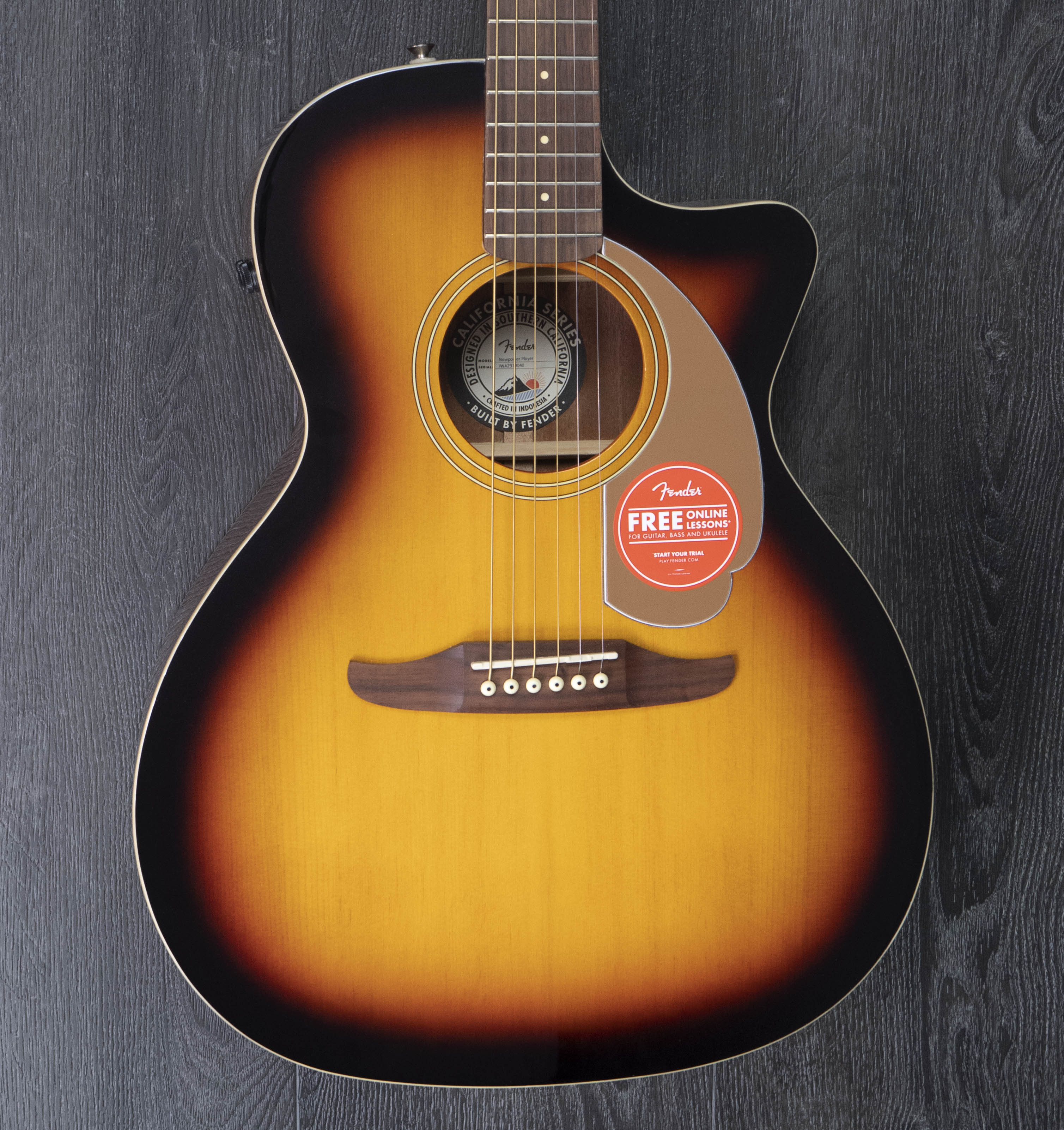 Fender Newporter Player, Walnut Fingerboard, Gold Pickguard