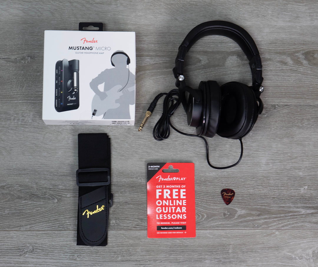 Squier Affinity Series Stratocaster Mustang Micro Pack, diapasón de laurel, negro, funda de transporte, auriculares HD9