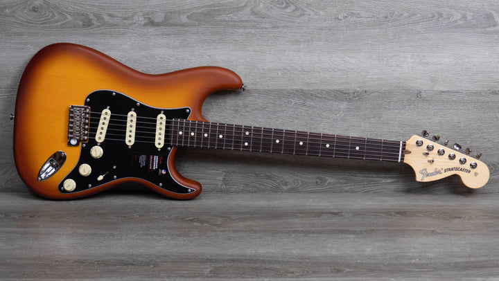 Fender Edición limitada American Performer Timber Stratocaster, diapasón de palisandro, tono Honey Burst