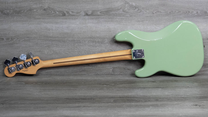 Bajo Fender Player II Precision, diapasón de arce, color verde abedul