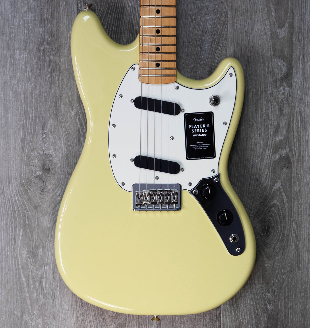 Fender Player II Mustang, touche en érable, jaune Hialeah