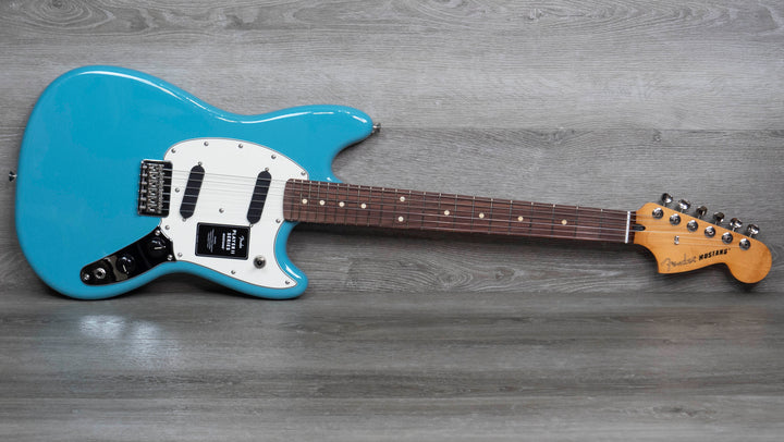 Fender Player II Mustang, diapasón de palisandro, tono azul agua