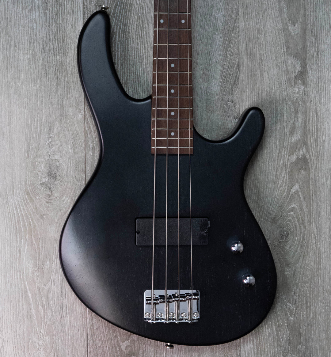 Cort Action Bass Junior, noir à pores ouverts