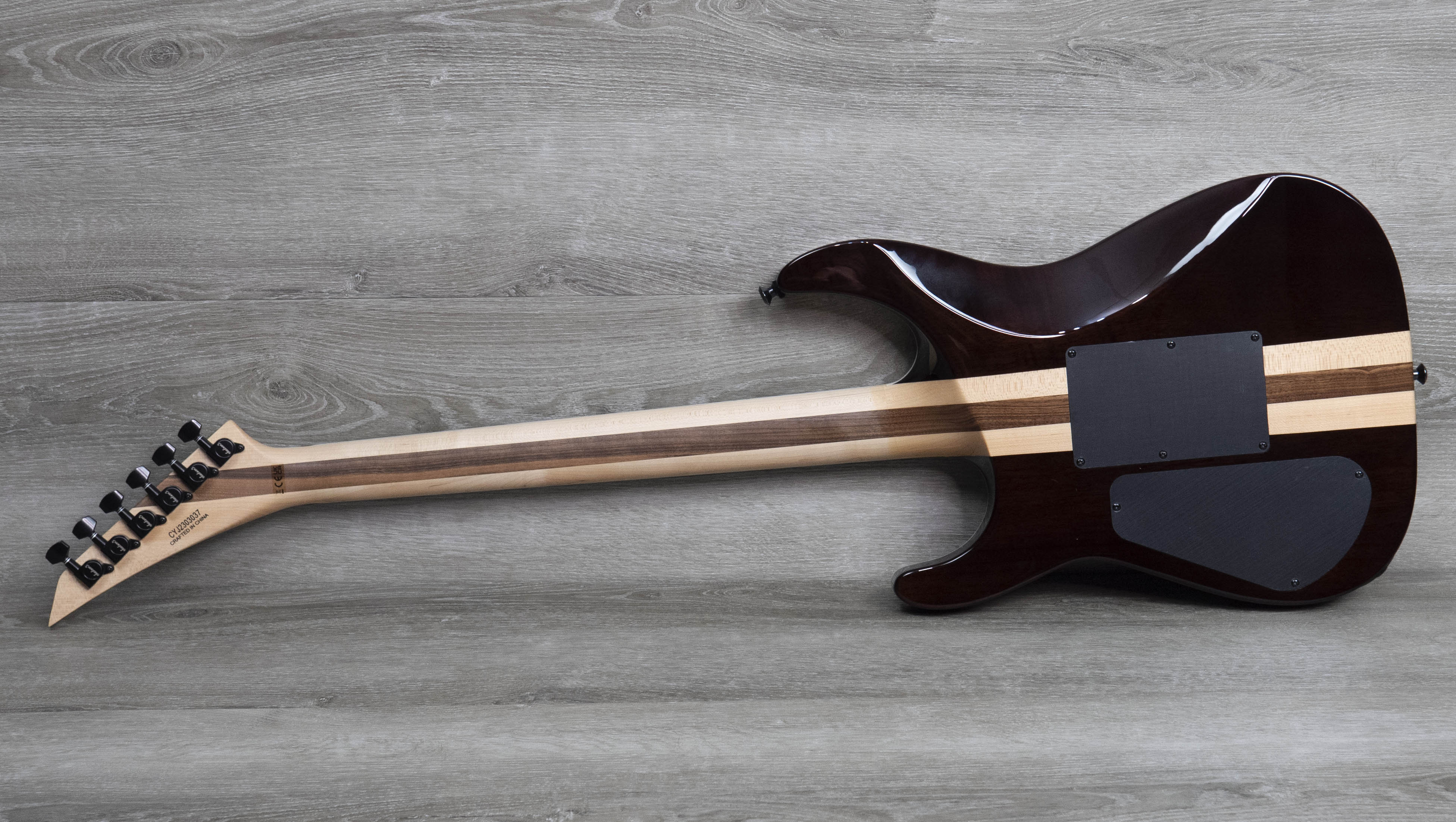 新品同様 Jackson Pro Plus Series Soloist ジャクソンのPro Plusシリーズより、SoloistとDinkyの新製品が