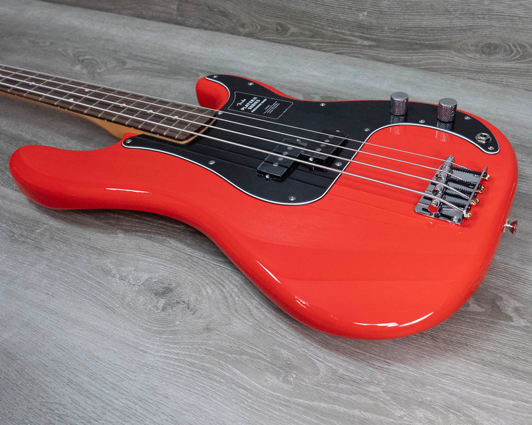 Bajo Fender Player II Precision, diapasón de palisandro, rojo coral