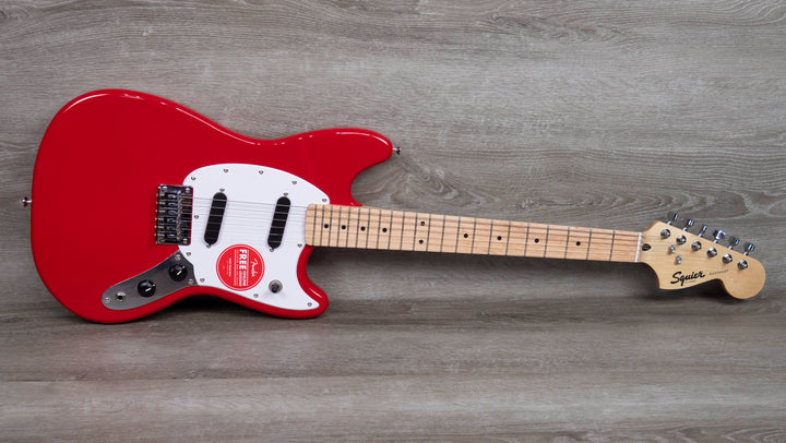 Squier Sonic Mustang, touche en érable, pickguard blanc, rouge Turin