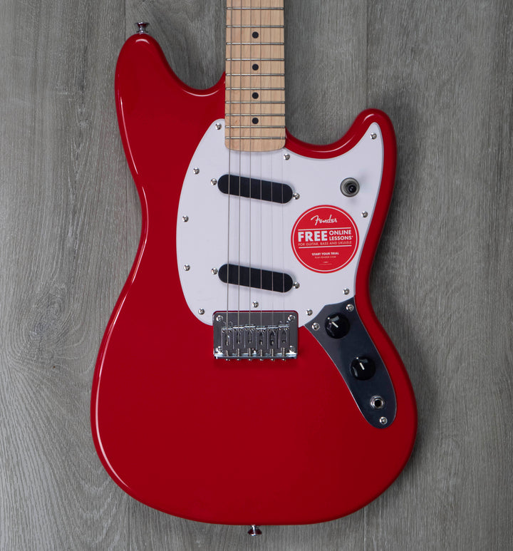 Squier Sonic Mustang, touche en érable, pickguard blanc, rouge Turin