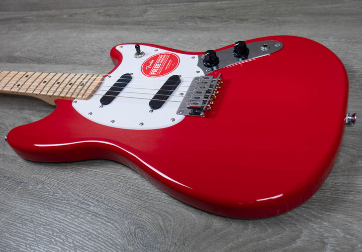 Squier Sonic Mustang, touche en érable, pickguard blanc, rouge Turin