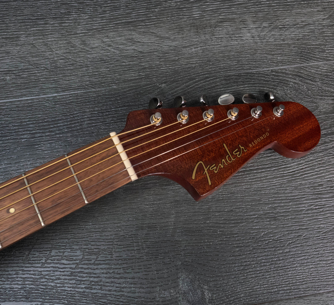 Fender Redondo Player, touche en noyer, pickguard doré, naturel