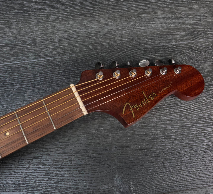 Fender Redondo Player, Walnut Fingerboard, Gold Pickguard, Natural